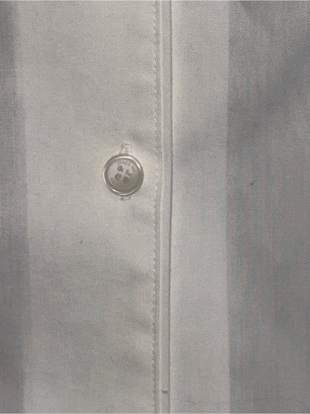 Jones New York White Button-Front Petite Blouse. V- neck. Fitted silhouette. 4P - Picture 4 of 6